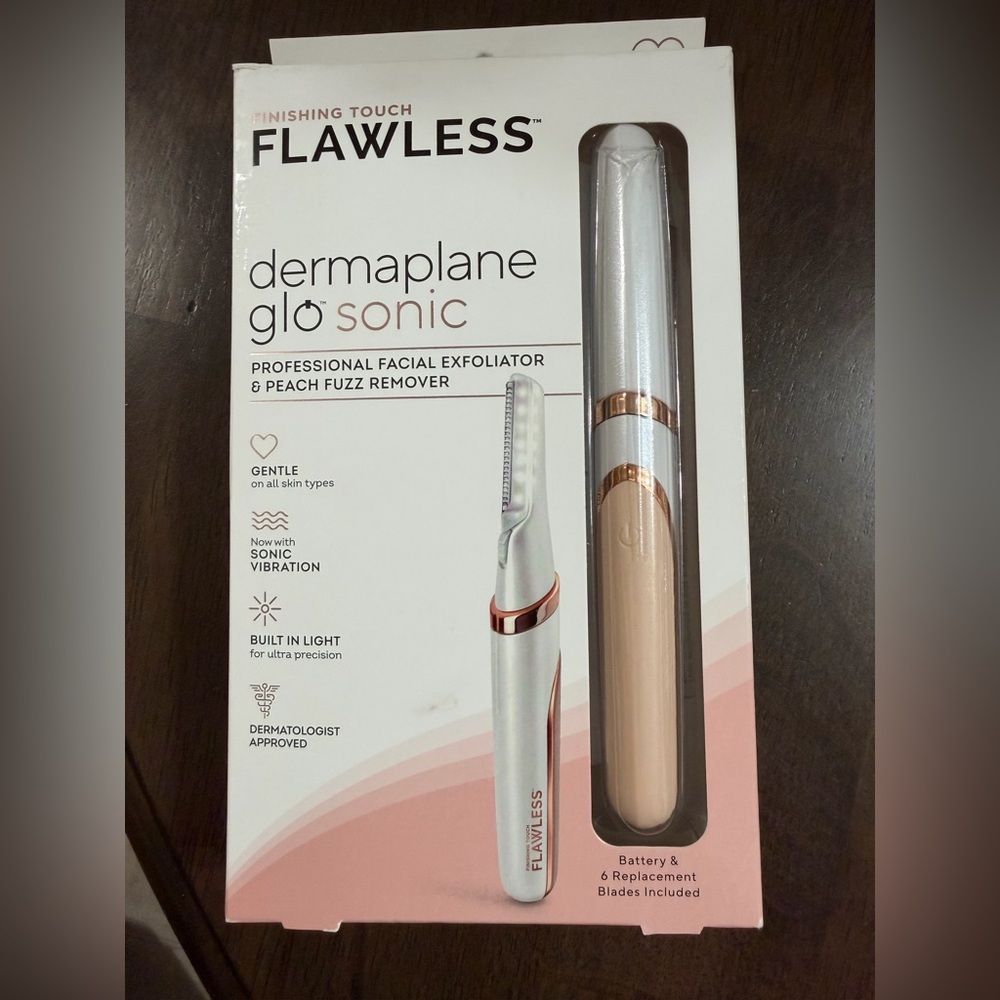 Flawless Dermaplane Glo Sonic Exfoliator